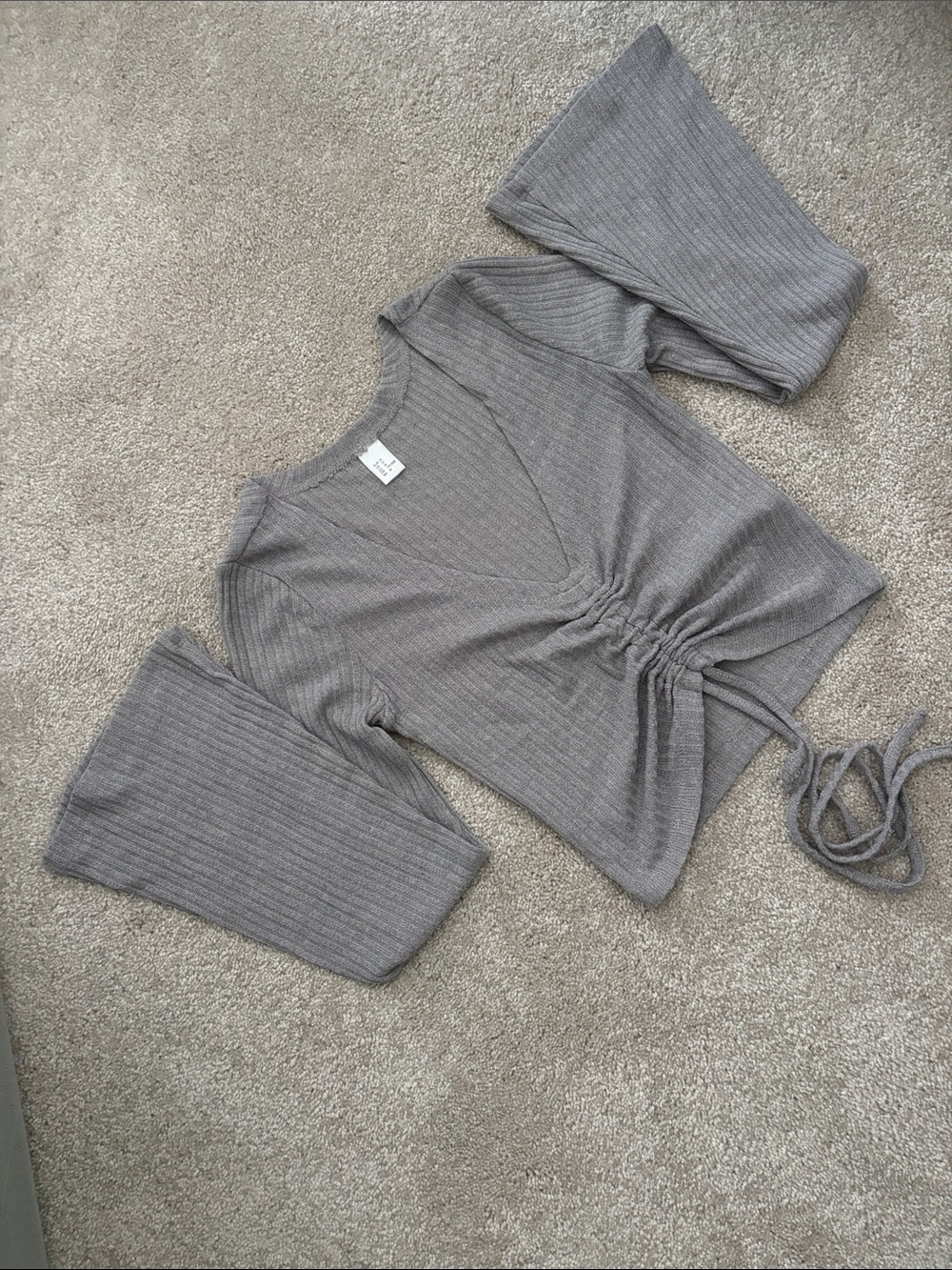 Ribbed Cinch-Waist V-Neck Top in Heather Gray